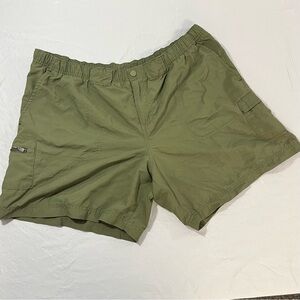 Men’s Columbia shorts, green, size large, 6 inch inseam